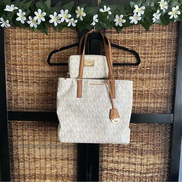 Michael Kors Shoulder Purse/Wallet Set - Picture 1 of 8